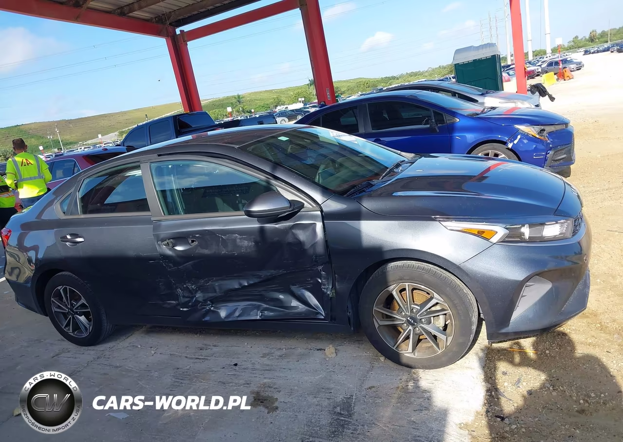 2023 Kia Forte Lxs VIN:3KPF24AD8PE585103 - 13