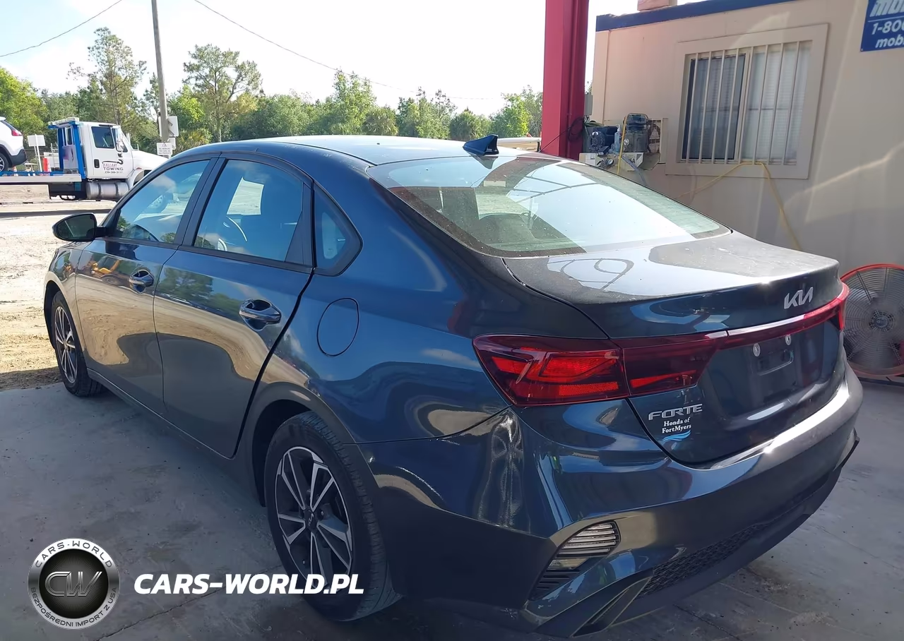 2023 Kia Forte Lxs VIN:3KPF24AD8PE585103 - 3