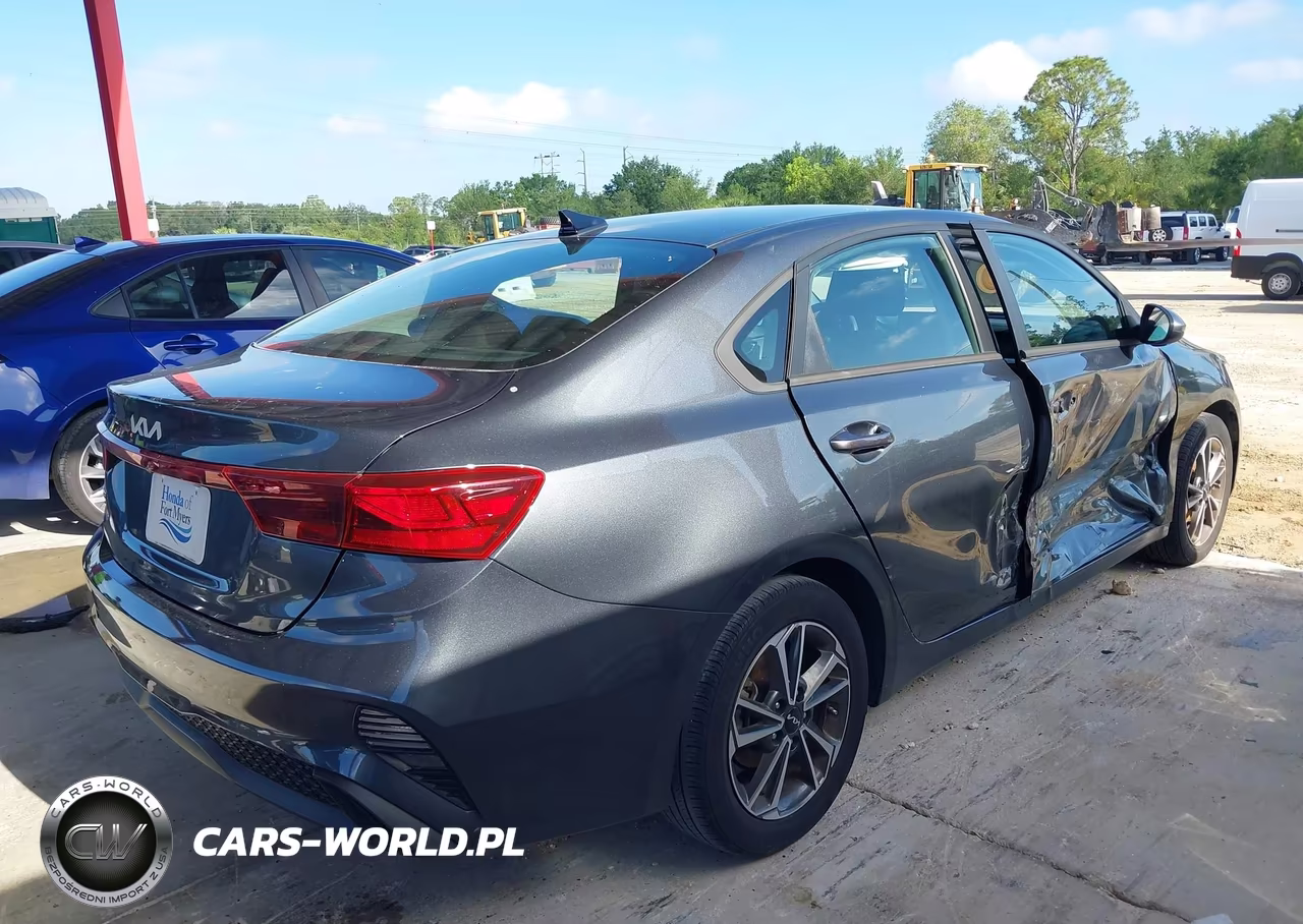 2023 Kia Forte Lxs VIN:3KPF24AD8PE585103 - 4