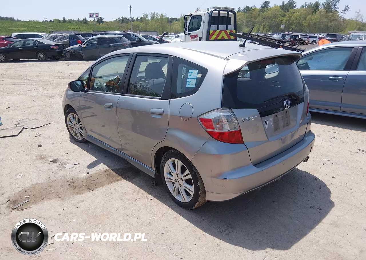 2010 Honda Fit Sport VIN:JHMGE8H42AS016579 - 3