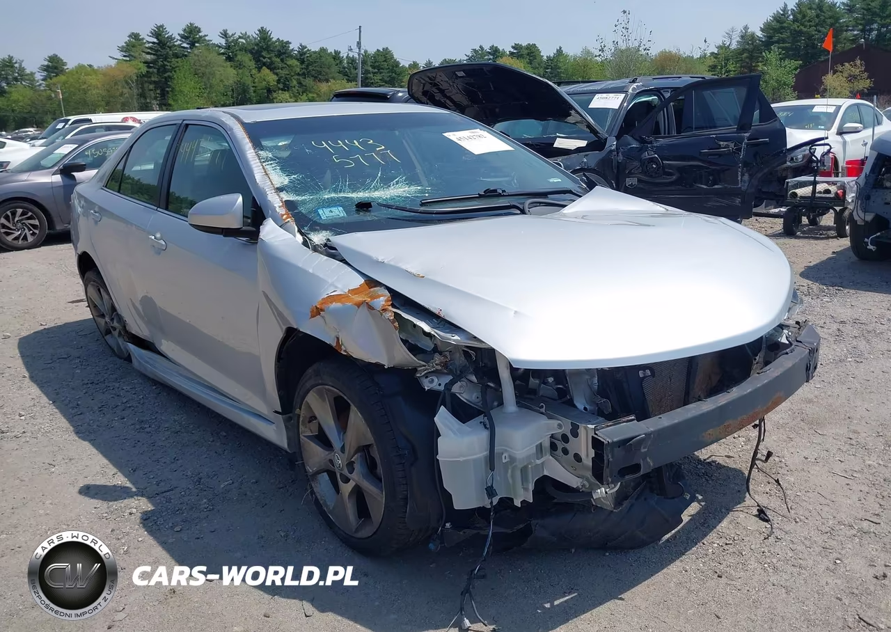 2014 Toyota Camry Se Sport – zdjęcie 1 z 22