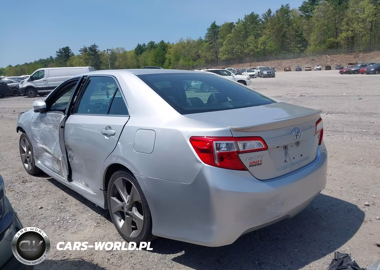 2014 Toyota Camry Se Sport VIN:4T1BF1FKXEU393393 - 3