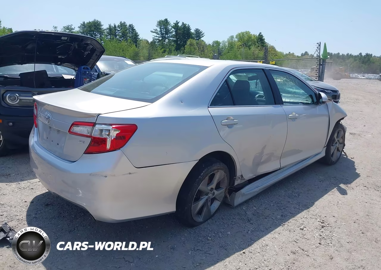 2014 Toyota Camry Se Sport VIN:4T1BF1FKXEU393393 - 4