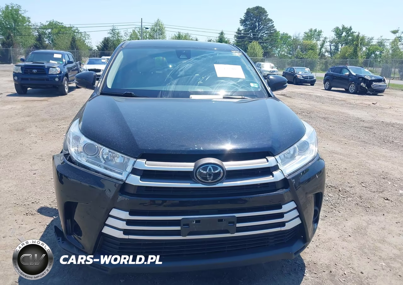 2018 Toyota Highlander Le VIN:5TDBZRFH9JS870330 - 12