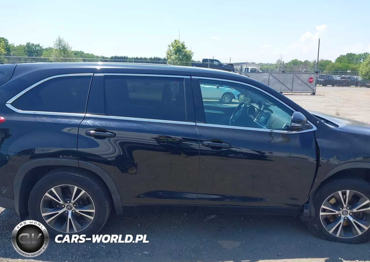 2018 Toyota Highlander Le VIN:5TDBZRFH9JS870330 - 13