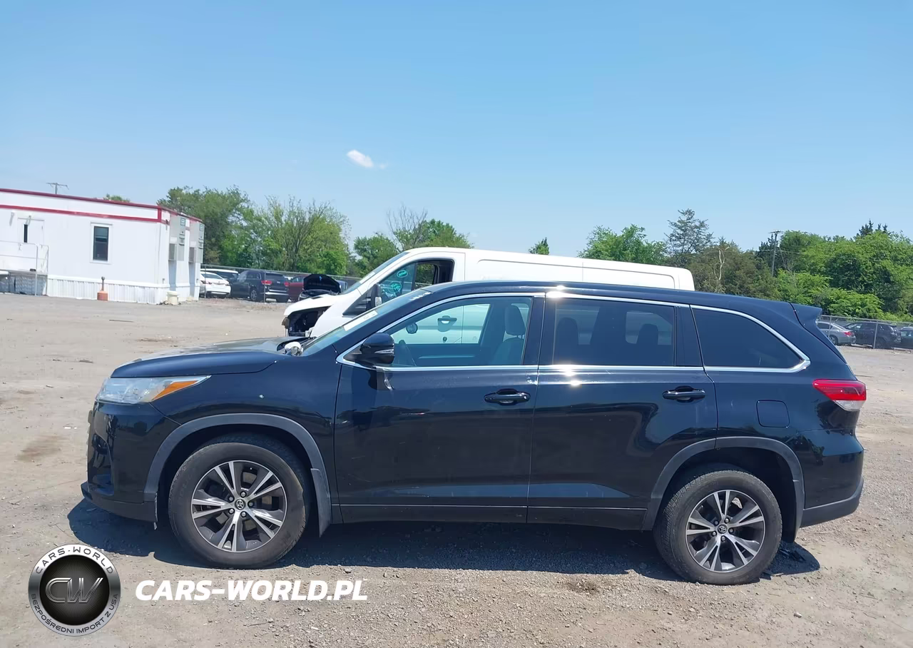 2018 Toyota Highlander Le VIN:5TDBZRFH9JS870330 - 14