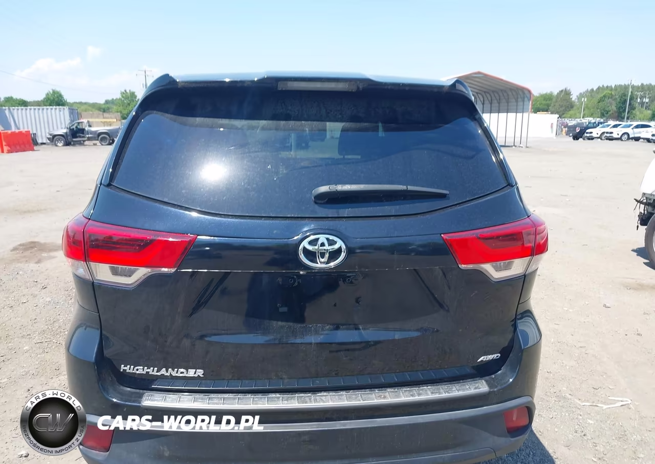 2018 Toyota Highlander Le VIN:5TDBZRFH9JS870330 - 16