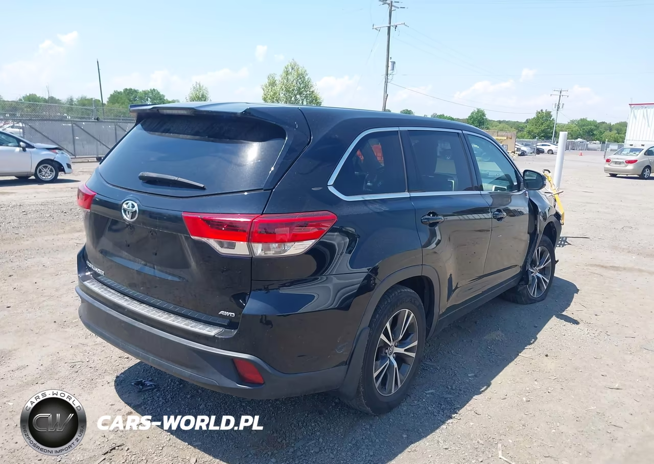 2018 Toyota Highlander Le VIN:5TDBZRFH9JS870330 - 4