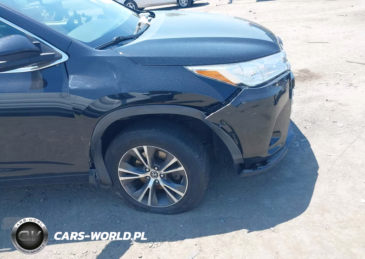 2018 Toyota Highlander Le VIN:5TDBZRFH9JS870330 - 6