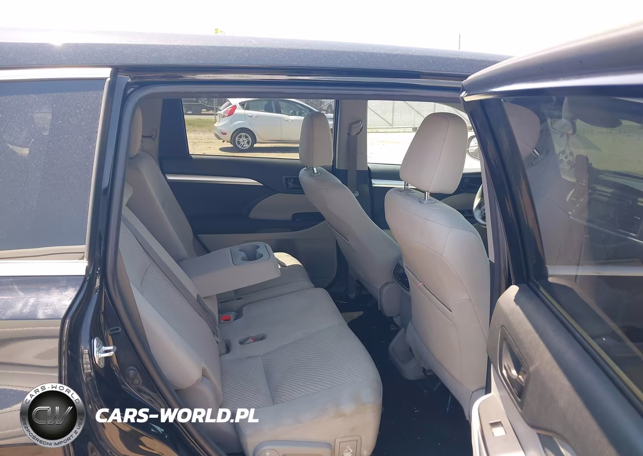 2018 Toyota Highlander Le VIN:5TDBZRFH9JS870330 - 8