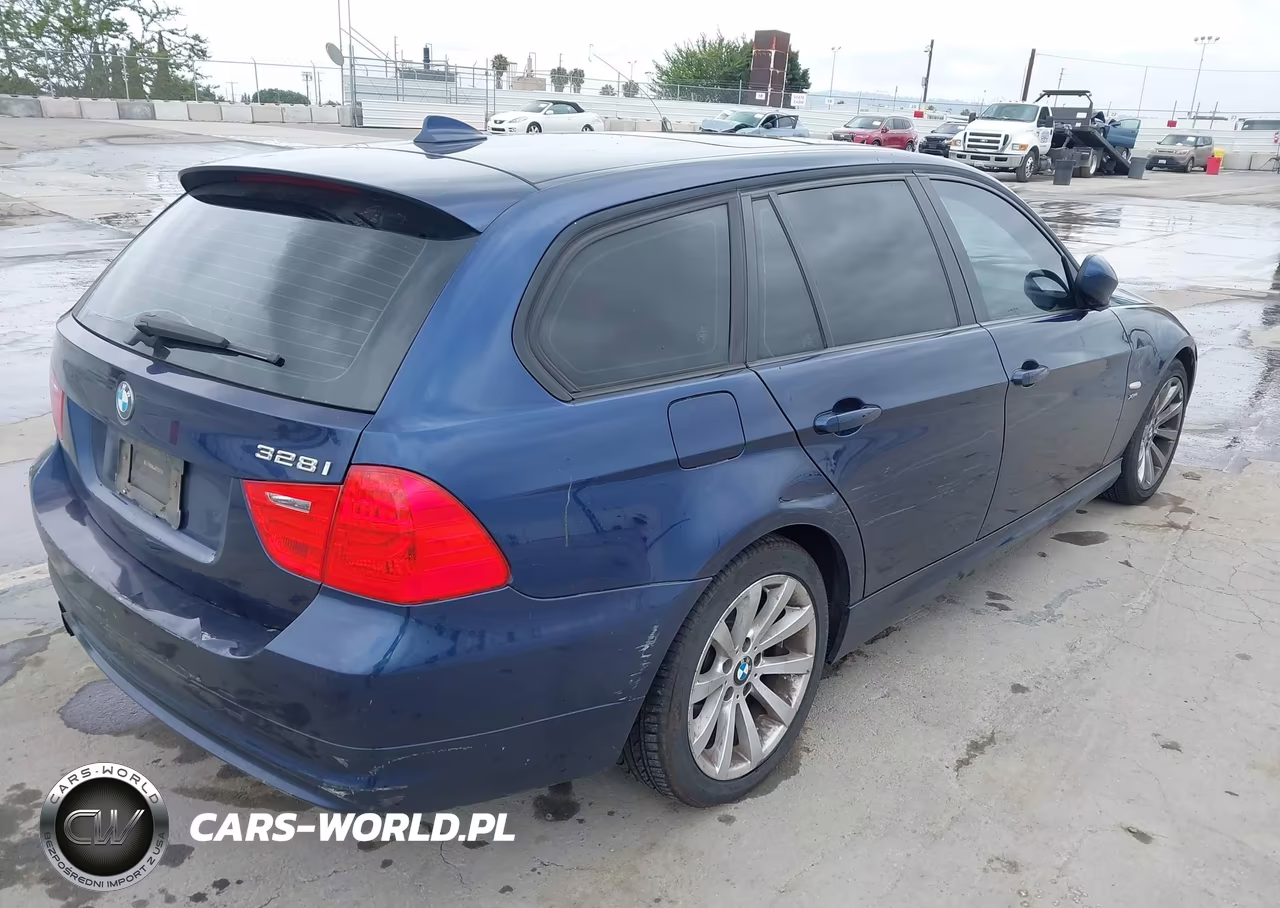 2011 BMW 328I xDrive VIN:WBAUU3C55BA542543 - 4