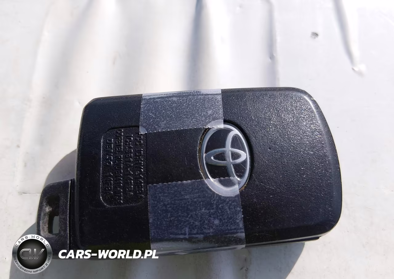 2015 Toyota Prius C Three VIN:JTDKDTB34F1094537 - 11