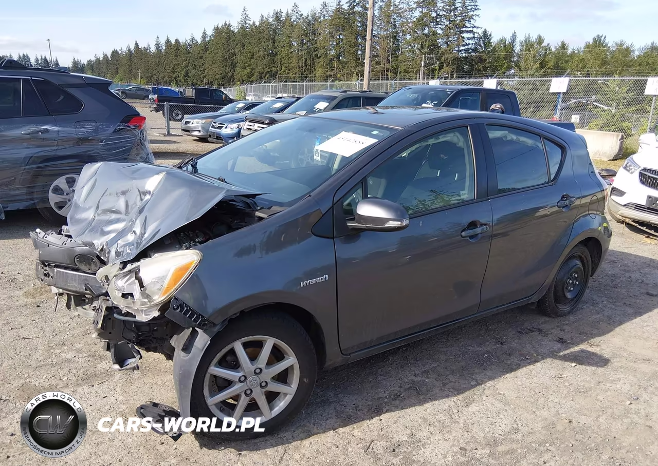 2015 Toyota Prius C Three VIN:JTDKDTB34F1094537 - 2