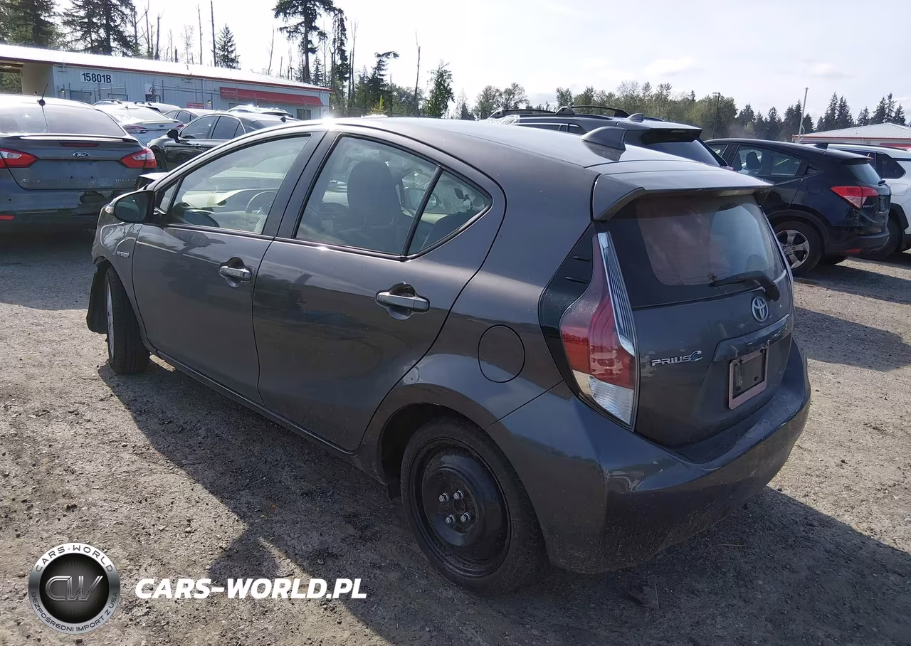 2015 Toyota Prius C Three VIN:JTDKDTB34F1094537 - 3