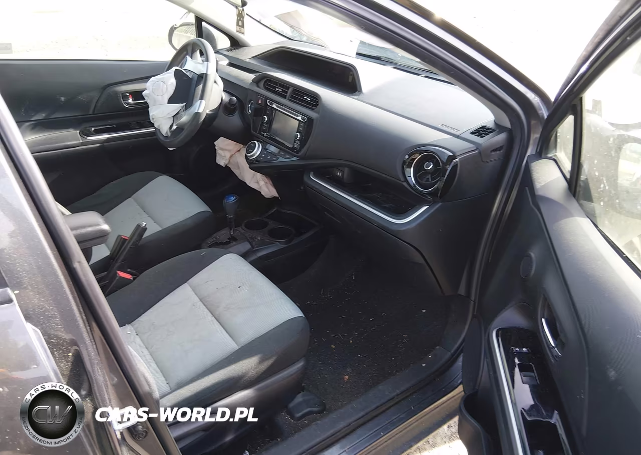 2015 Toyota Prius C Three VIN:JTDKDTB34F1094537 - 5