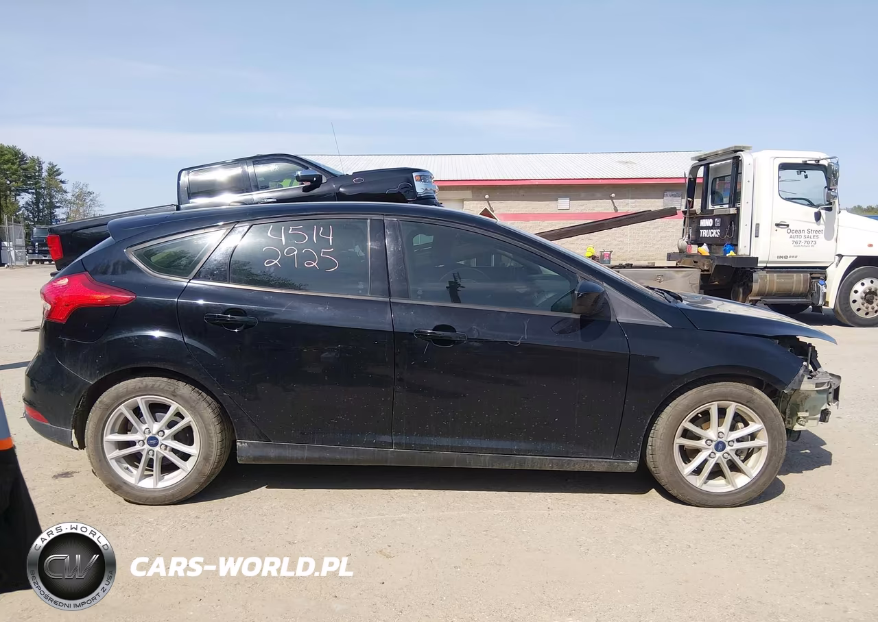 2018 Ford Focus Se VIN:1FADP3K27JL248510 - 14