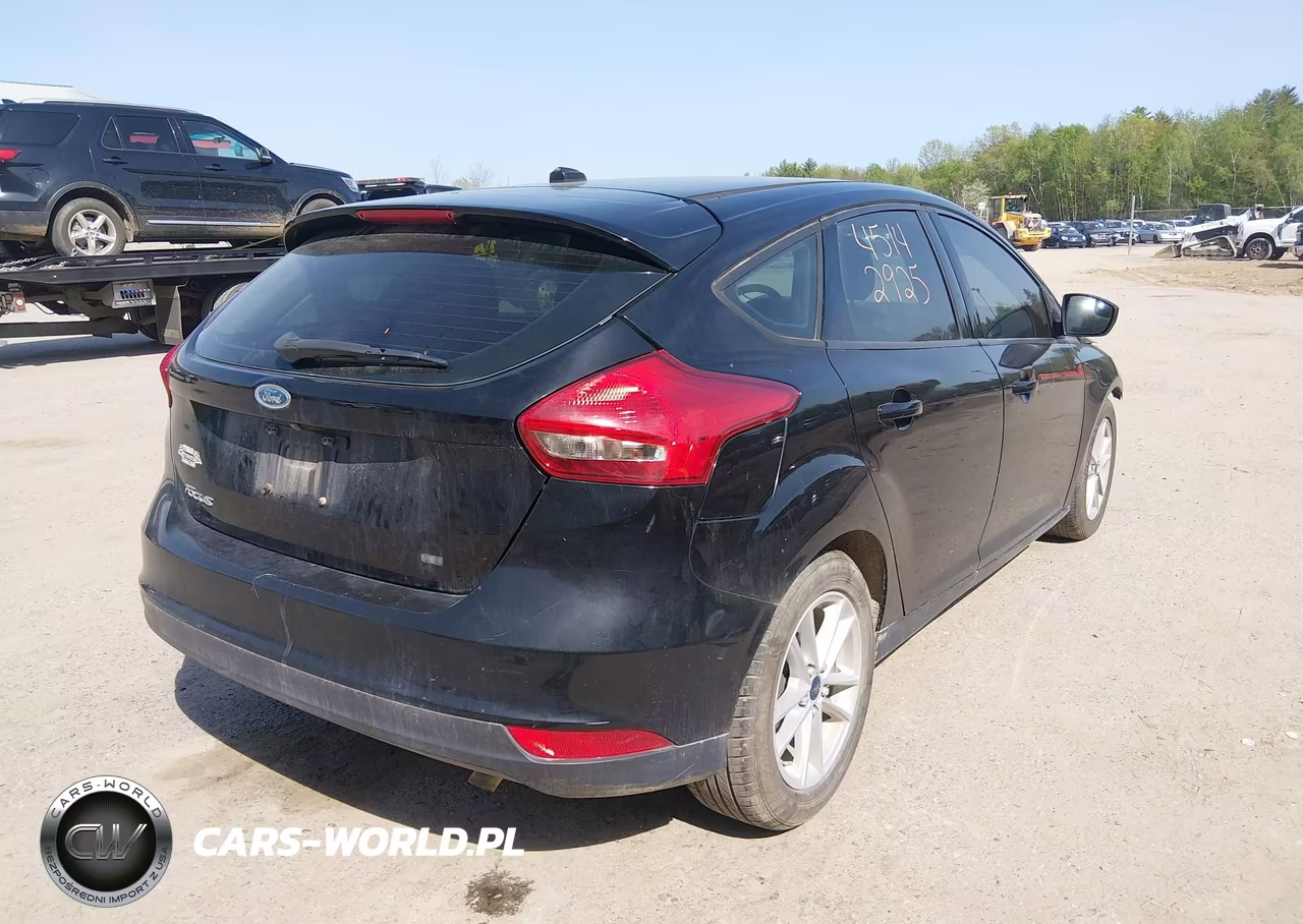 2018 Ford Focus Se VIN:1FADP3K27JL248510 - 18