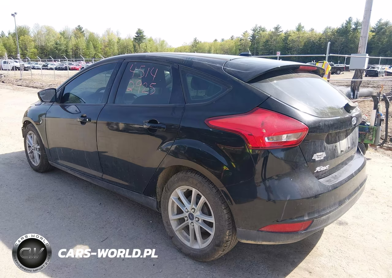 2018 Ford Focus Se VIN:1FADP3K27JL248510 - 3