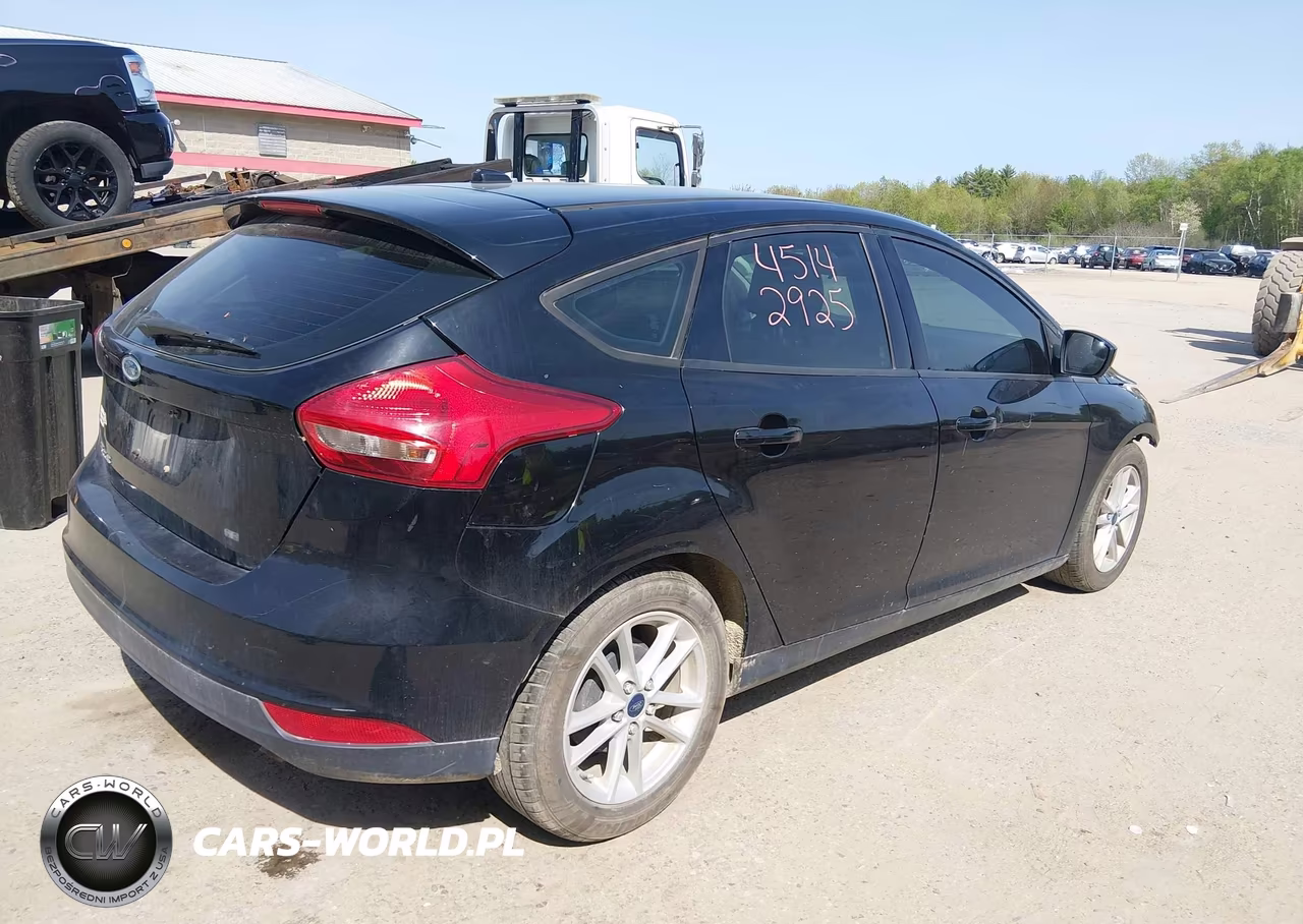 2018 Ford Focus Se VIN:1FADP3K27JL248510 - 4