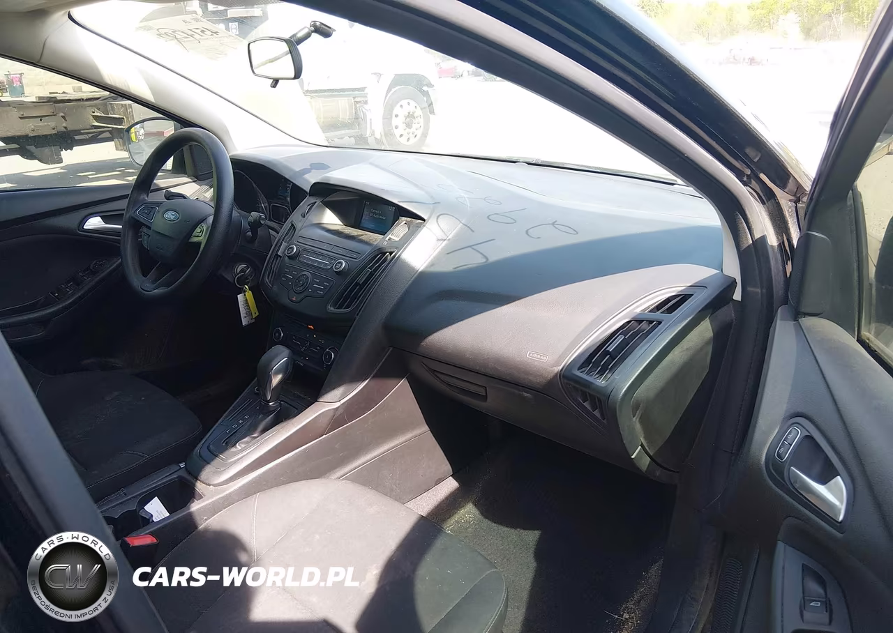 2018 Ford Focus Se VIN:1FADP3K27JL248510 - 5