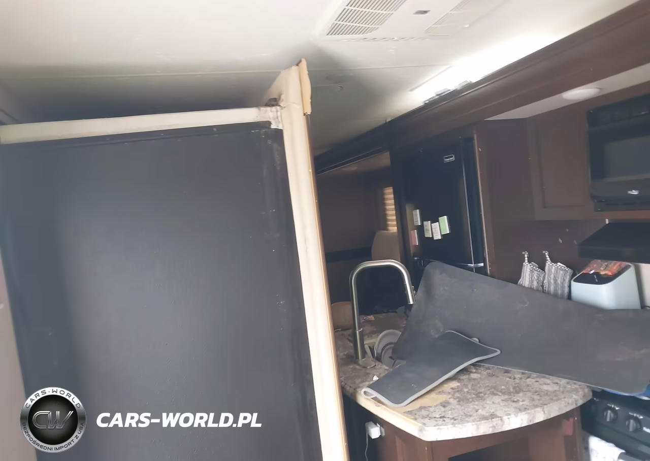 2018 K-Z Inc Travel Trailer VIN:4EZTS3229J5081574 - 8