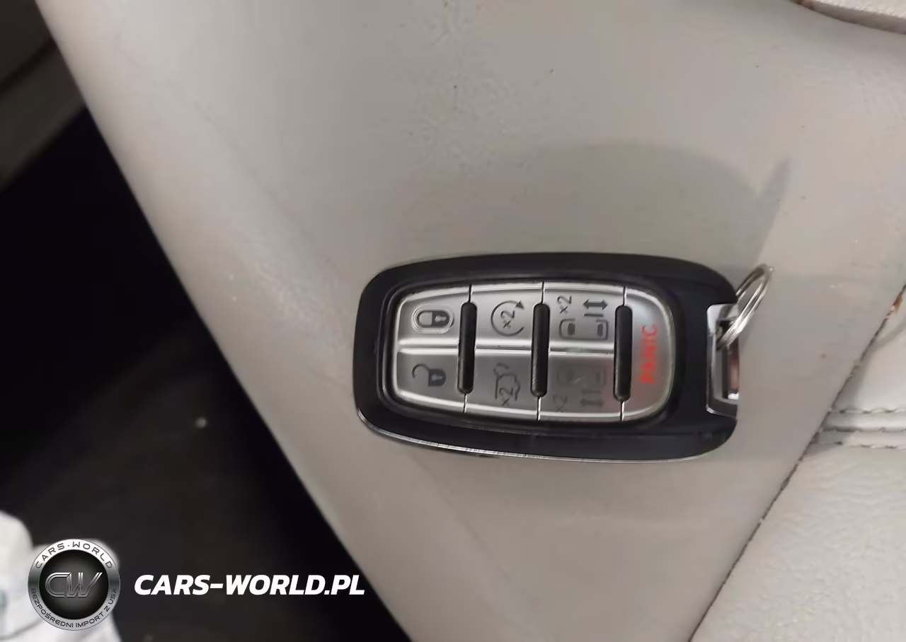 2017 Chrysler Pacifica Touring-L VIN:2C4RC1BG5HR528827 - 11