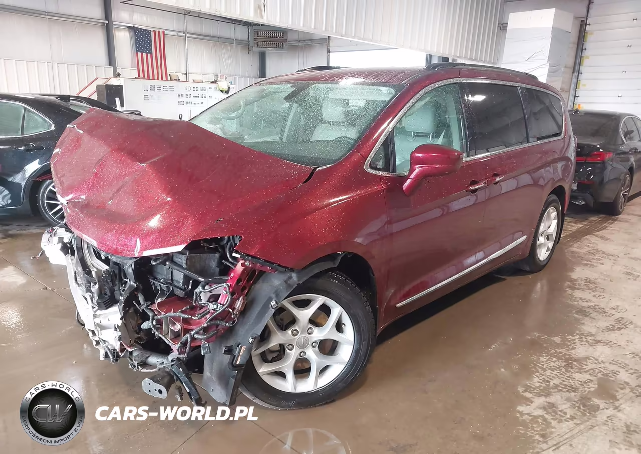 2017 Chrysler Pacifica Touring-L VIN:2C4RC1BG5HR528827 - 2