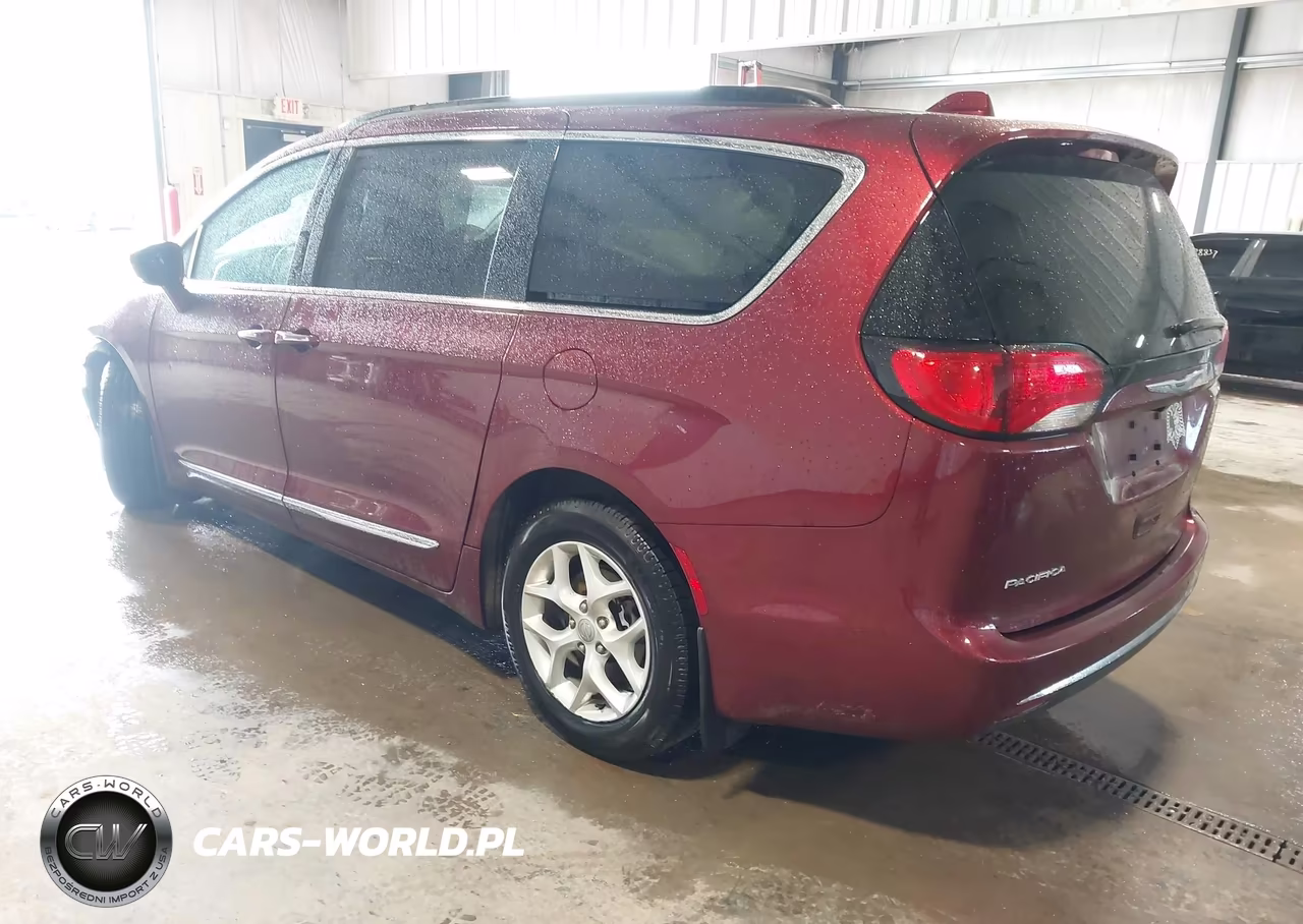 2017 Chrysler Pacifica Touring-L VIN:2C4RC1BG5HR528827 - 3