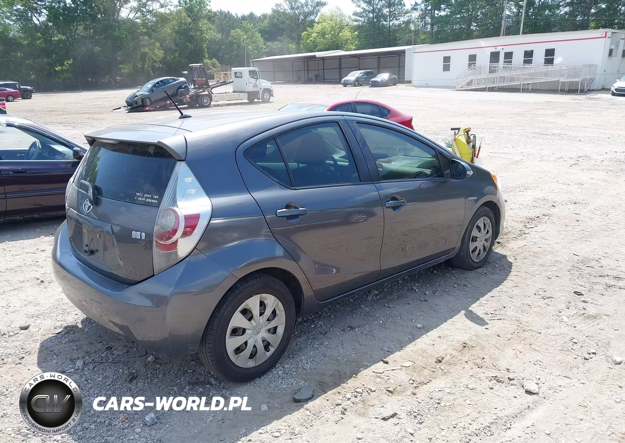 2014 Toyota Prius C Two VIN:JTDKDTB31E1064121 - 4