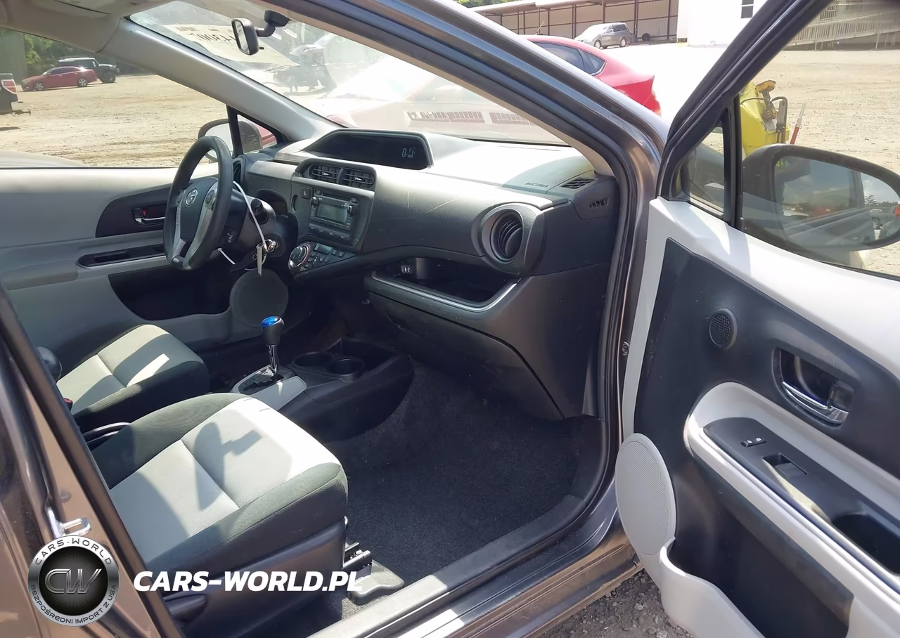 2014 Toyota Prius C Two VIN:JTDKDTB31E1064121 - 5