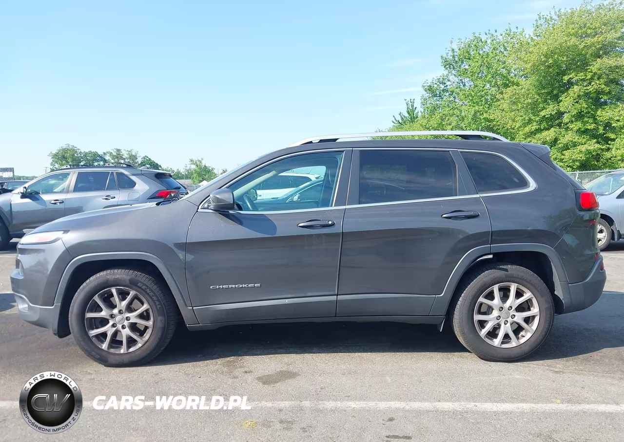2017 Jeep Cherokee Latitude 4X4 VIN:1C4PJMCS2HW588637 - 14