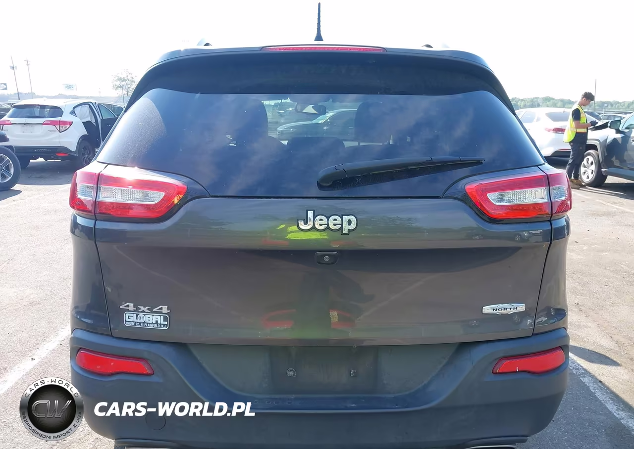 2017 Jeep Cherokee Latitude 4X4 VIN:1C4PJMCS2HW588637 - 16