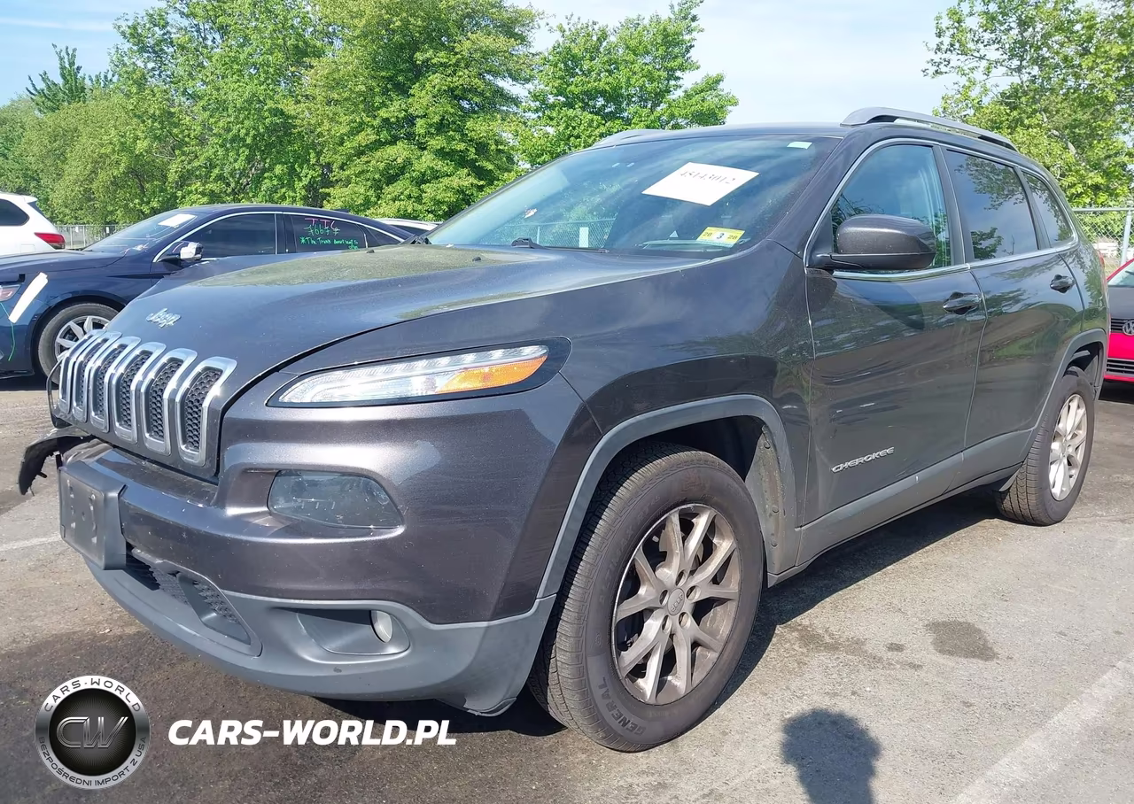 2017 Jeep Cherokee Latitude 4X4 VIN:1C4PJMCS2HW588637 - 2