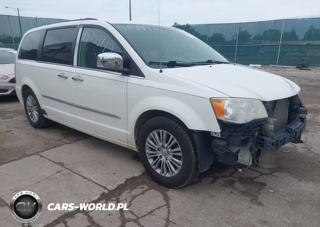 2013 Chrysler Town & Country Touring-L – zdjęcie 1 z 12
