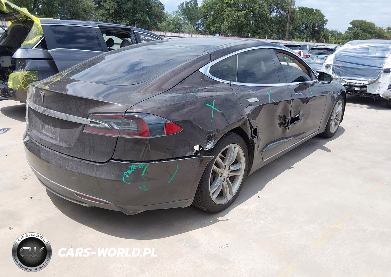 2013 Tesla Model S VIN:5YJSA1AC3DFP10084 - 4