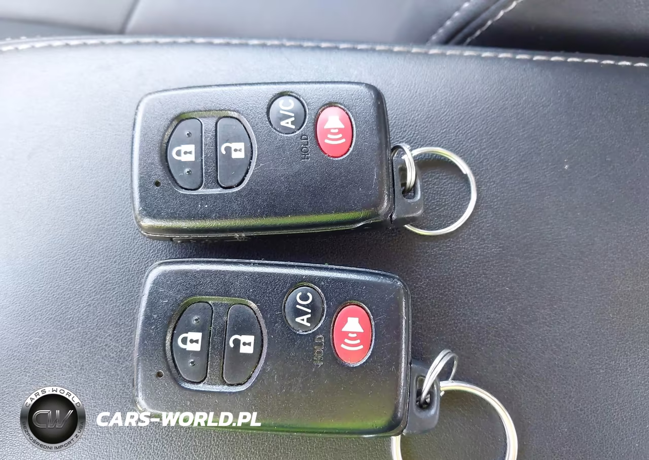 2012 Toyota Prius Plug-In Advanced VIN:JTDKN3DP7C3015858 - 11
