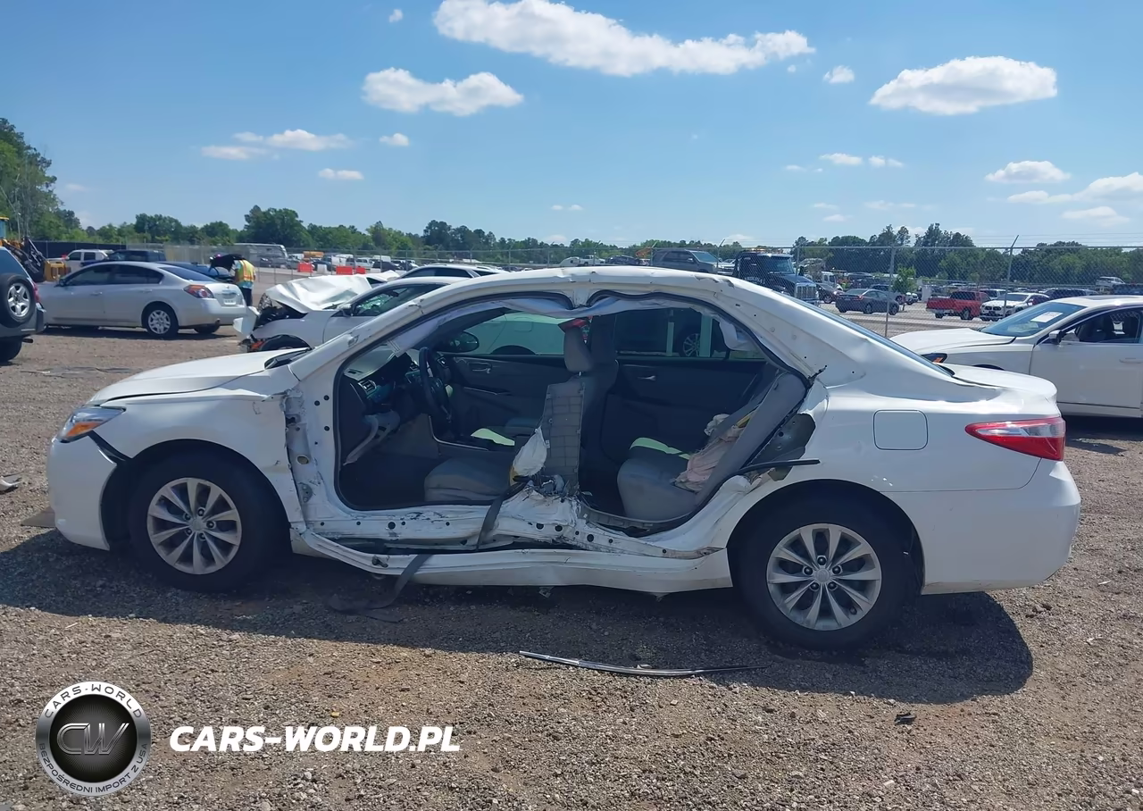 2016 Toyota Camry Le VIN:4T1BF1FK3GU152701 - 15