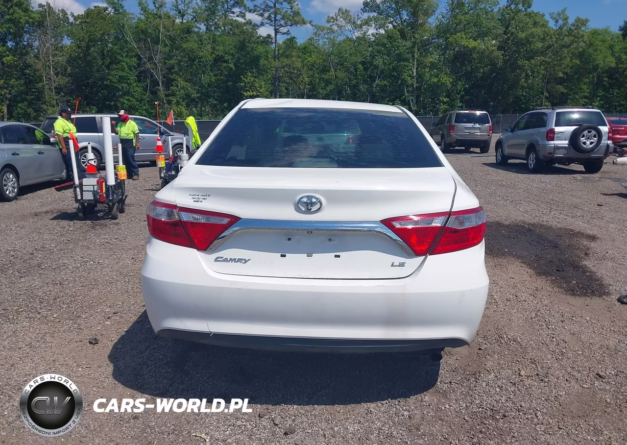 2016 Toyota Camry Le VIN:4T1BF1FK3GU152701 - 17