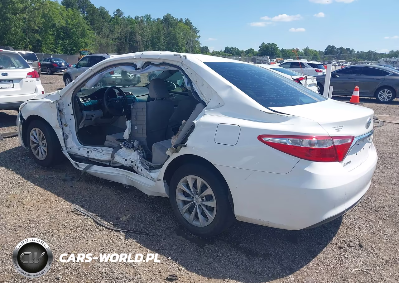 2016 Toyota Camry Le VIN:4T1BF1FK3GU152701 - 3