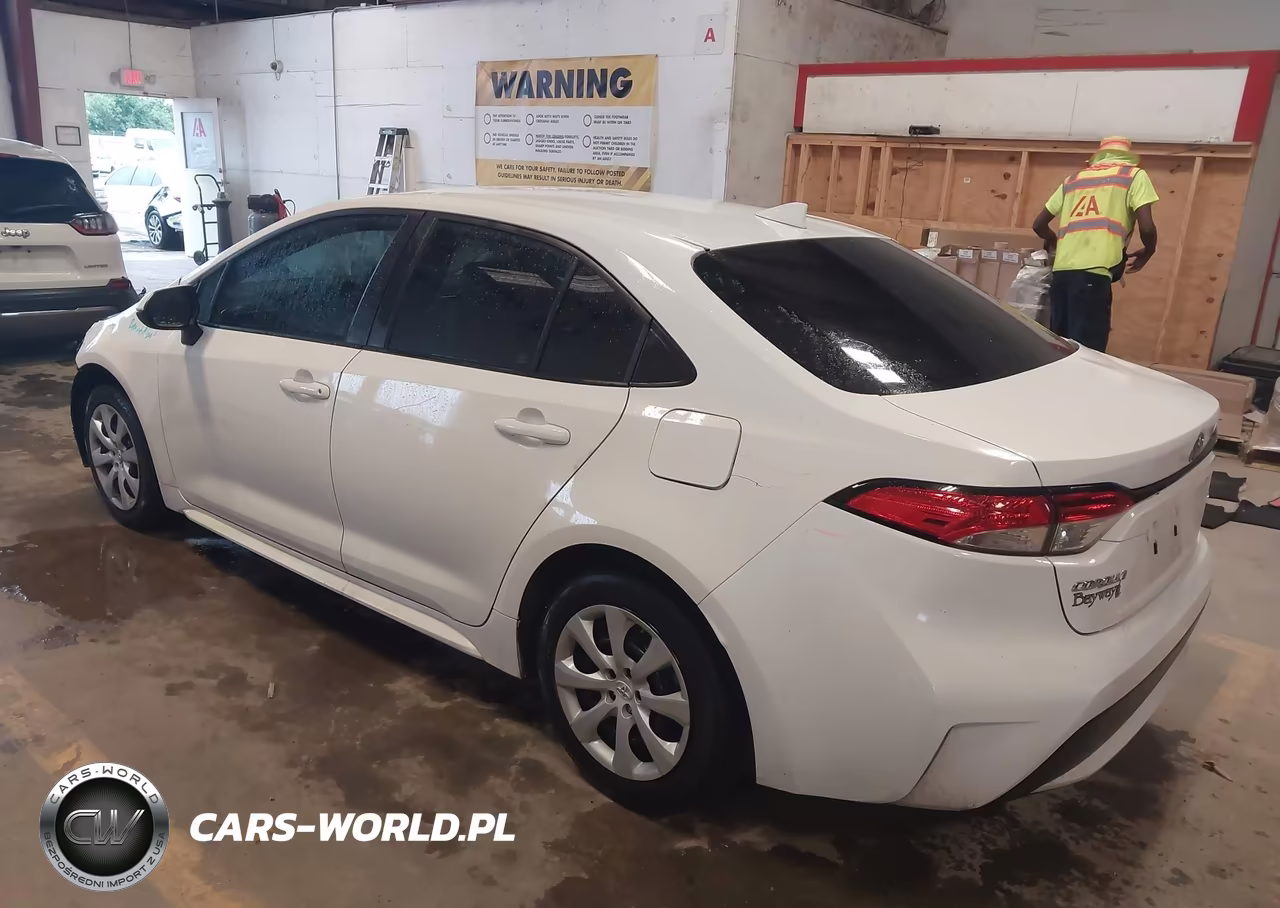 2020 Toyota Corolla Le VIN:5YFEPRAE3LP104850 - 3