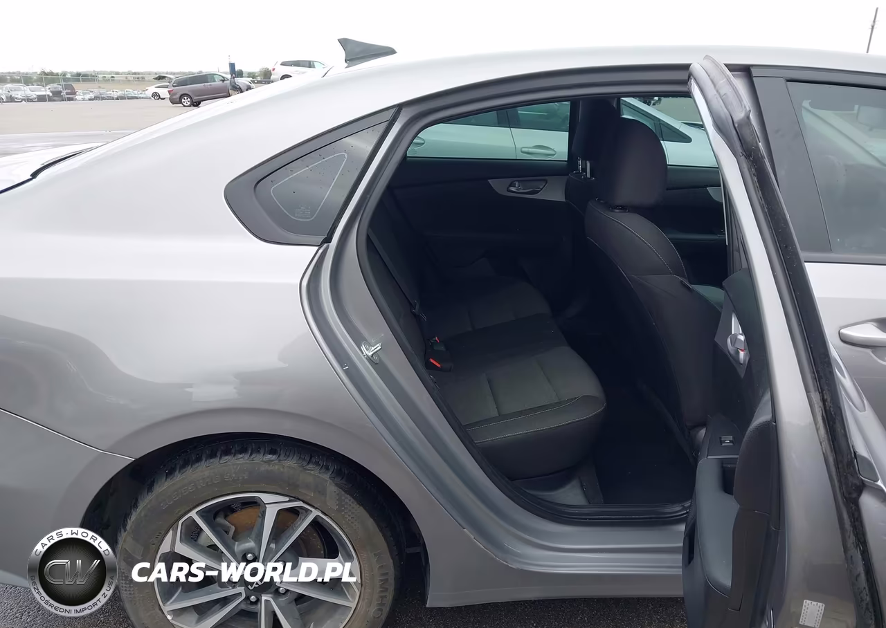 2023 Kia Forte Lxs VIN:3KPF24AD2PE685536 - 8