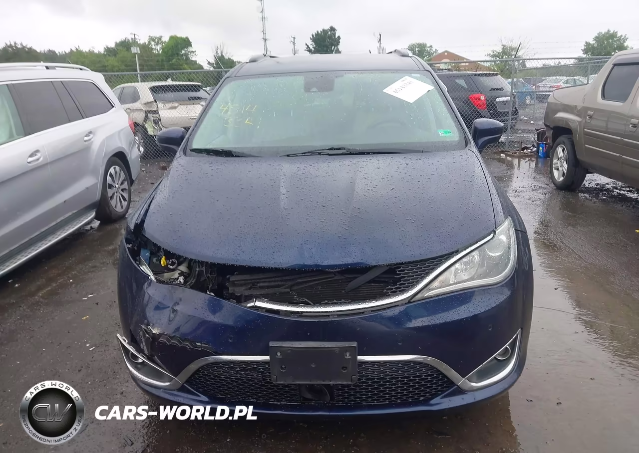 2017 Chrysler Pacifica Touring-L Plus VIN:2C4RC1EG8HR519213 - 12