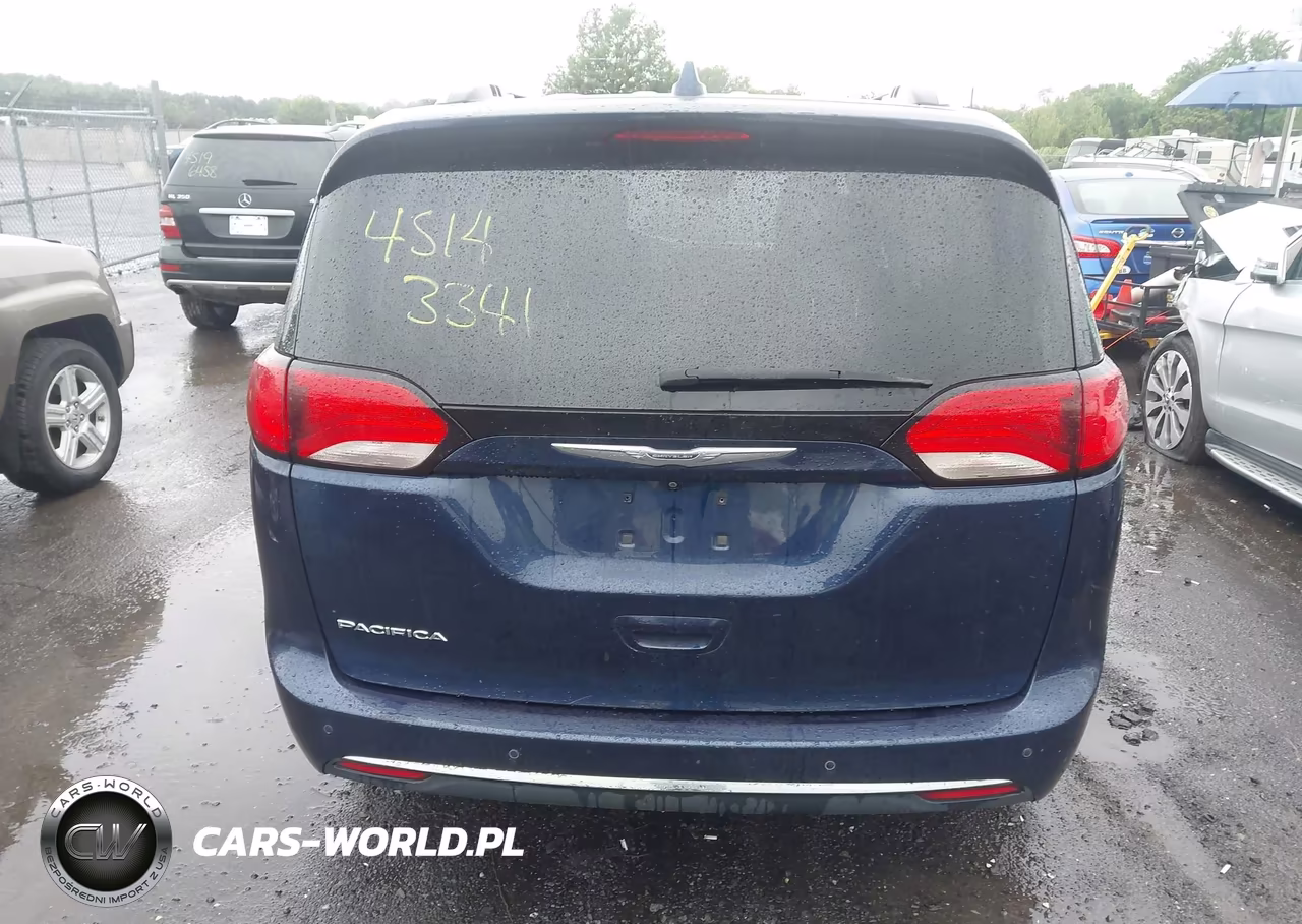 2017 Chrysler Pacifica Touring-L Plus VIN:2C4RC1EG8HR519213 - 16