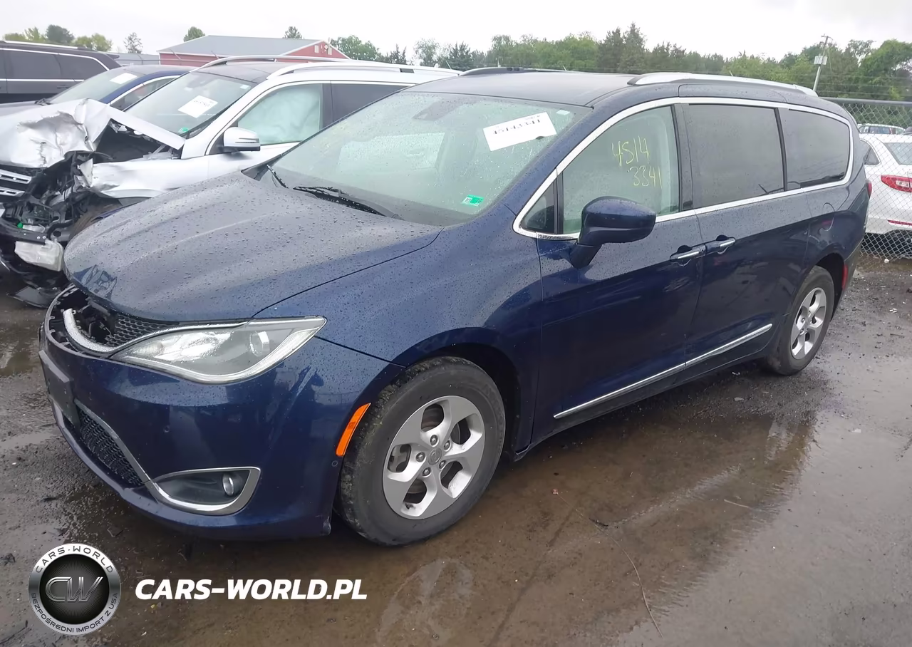 2017 Chrysler Pacifica Touring-L Plus VIN:2C4RC1EG8HR519213 - 2