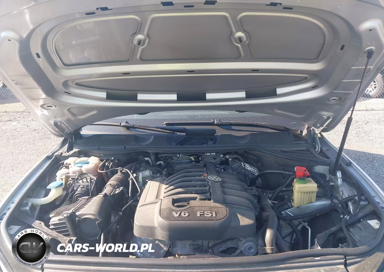 2016 Volkswagen Touareg Vr6 Sport VIN:WVGEF9BP4GD008829 - 10