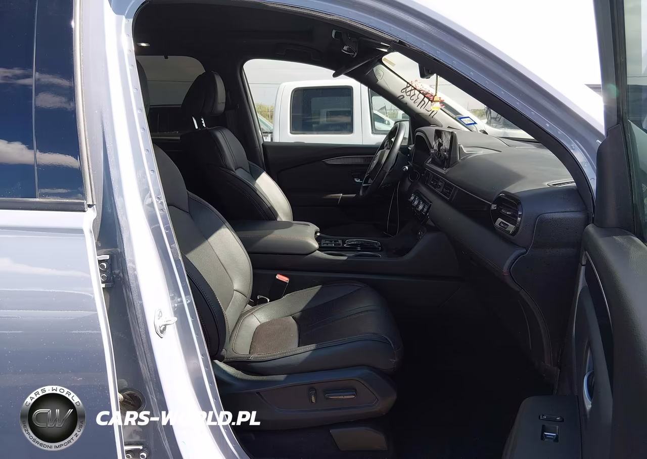 2025 Honda Pilot Black Edition VIN:5FNYG1H90SB131909 - 5