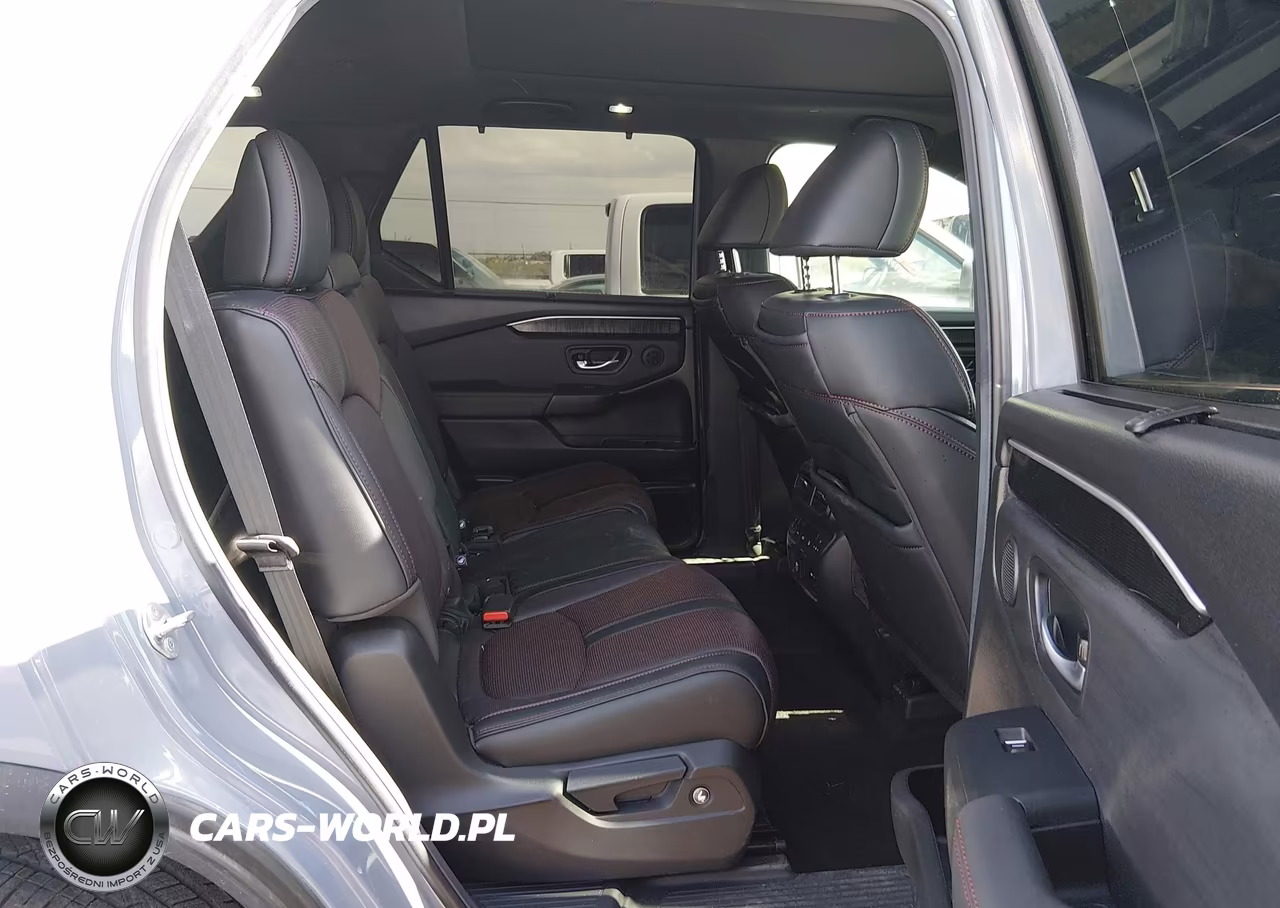 2025 Honda Pilot Black Edition VIN:5FNYG1H90SB131909 - 8