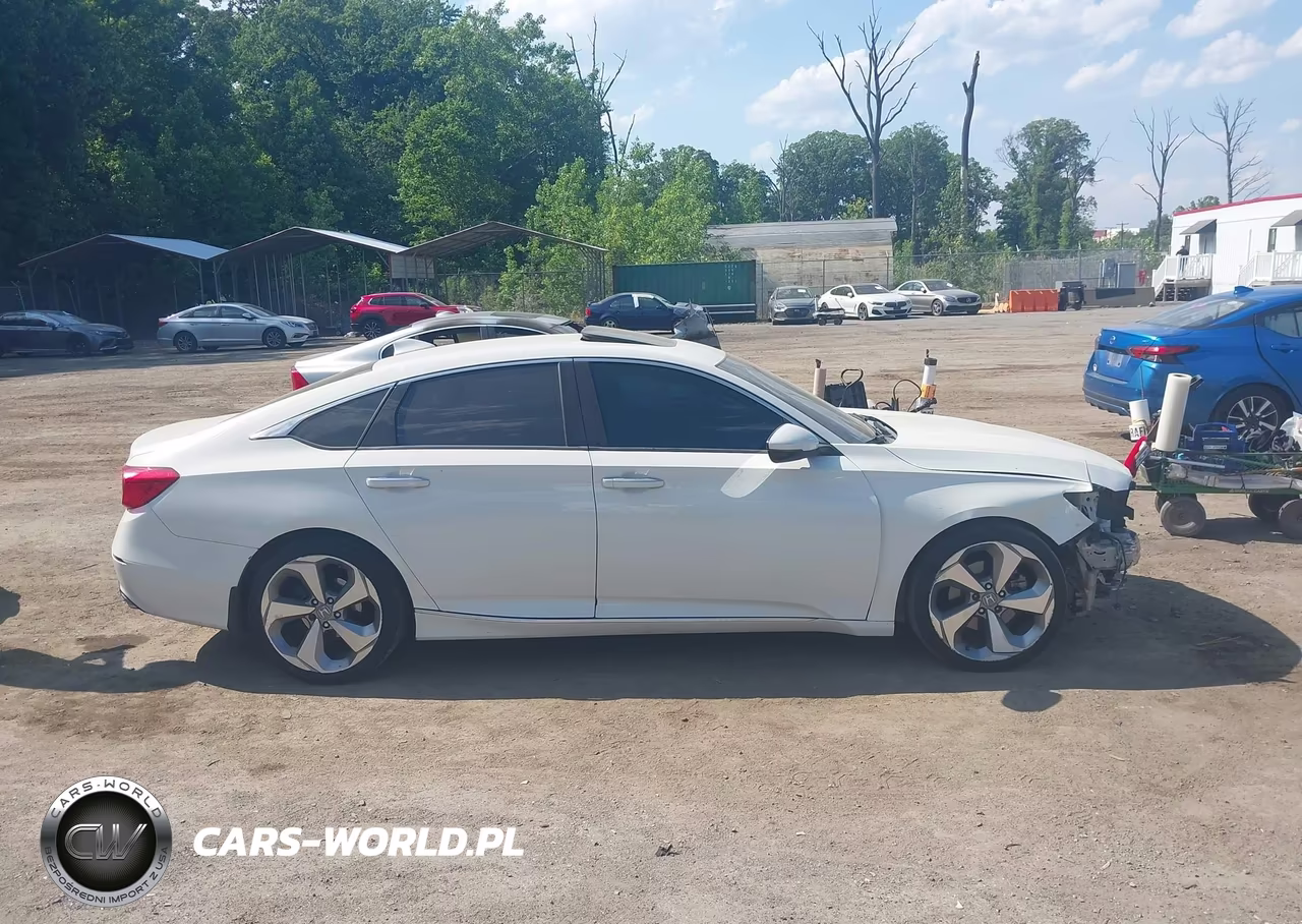 2018 Honda Accord Touring VIN:1HGCV1F92JA119434 - 13