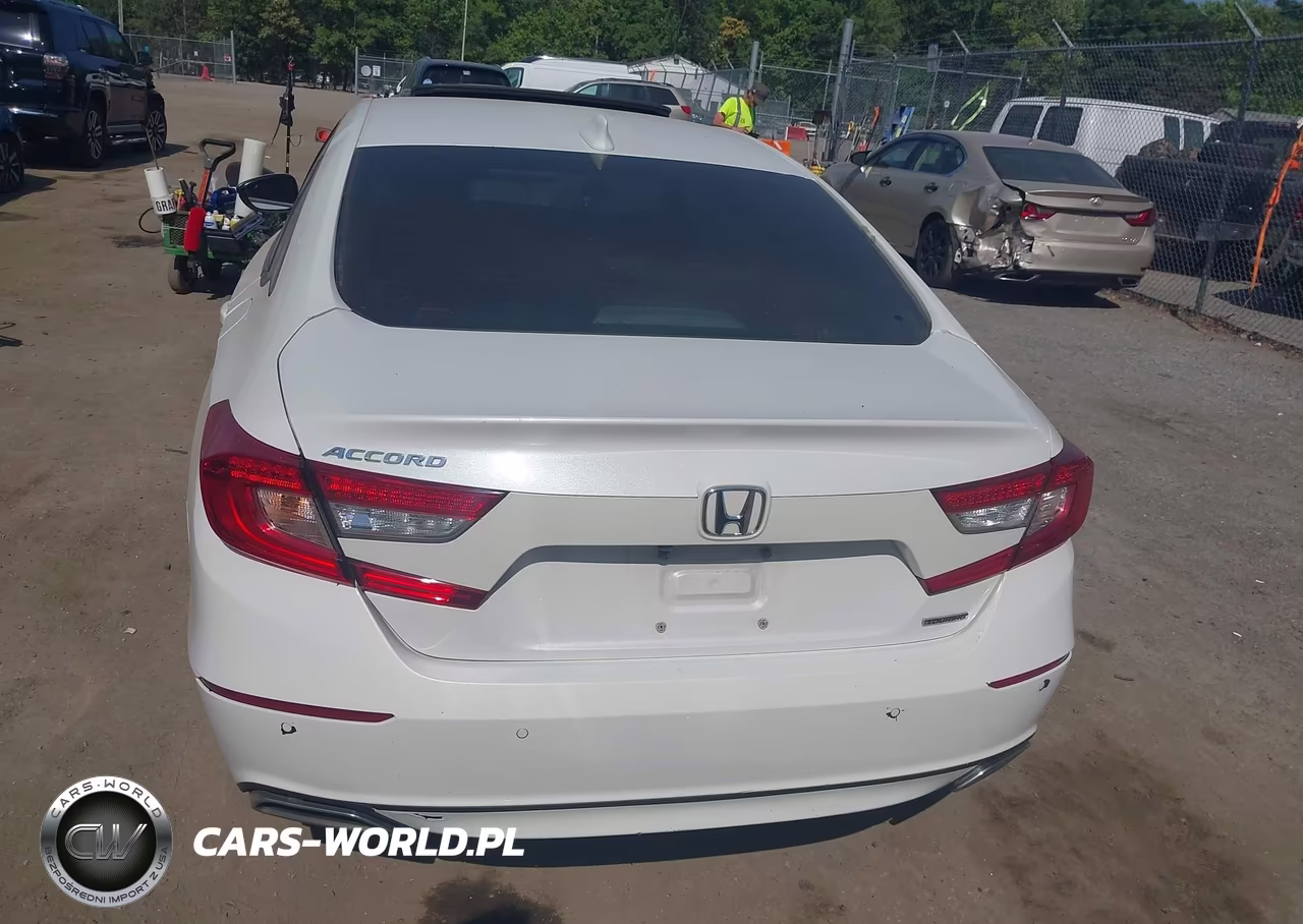2018 Honda Accord Touring VIN:1HGCV1F92JA119434 - 16