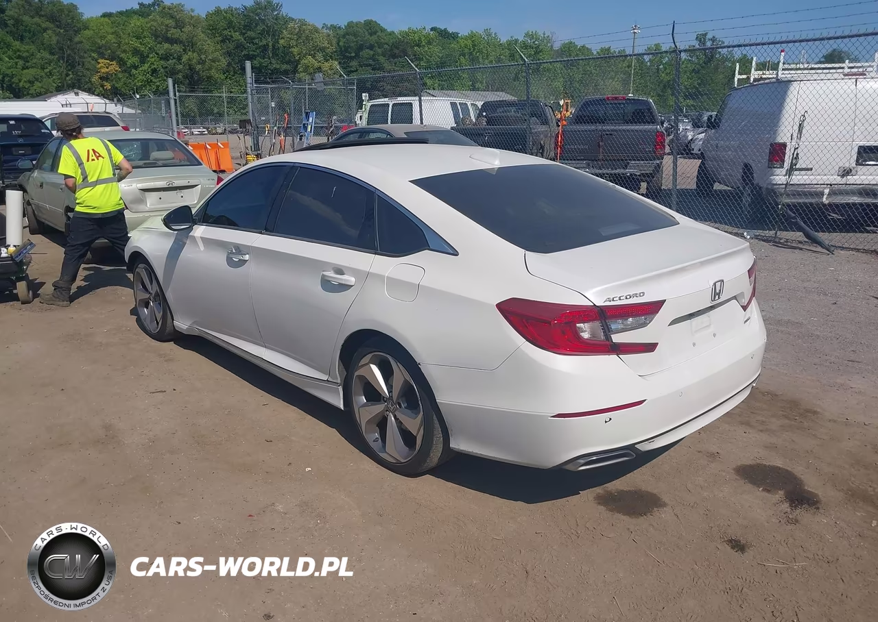 2018 Honda Accord Touring VIN:1HGCV1F92JA119434 - 3